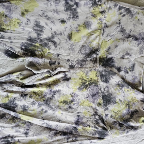 TWO Lululemon leggings - base pace and align bundle sale - Picture 12 of 16